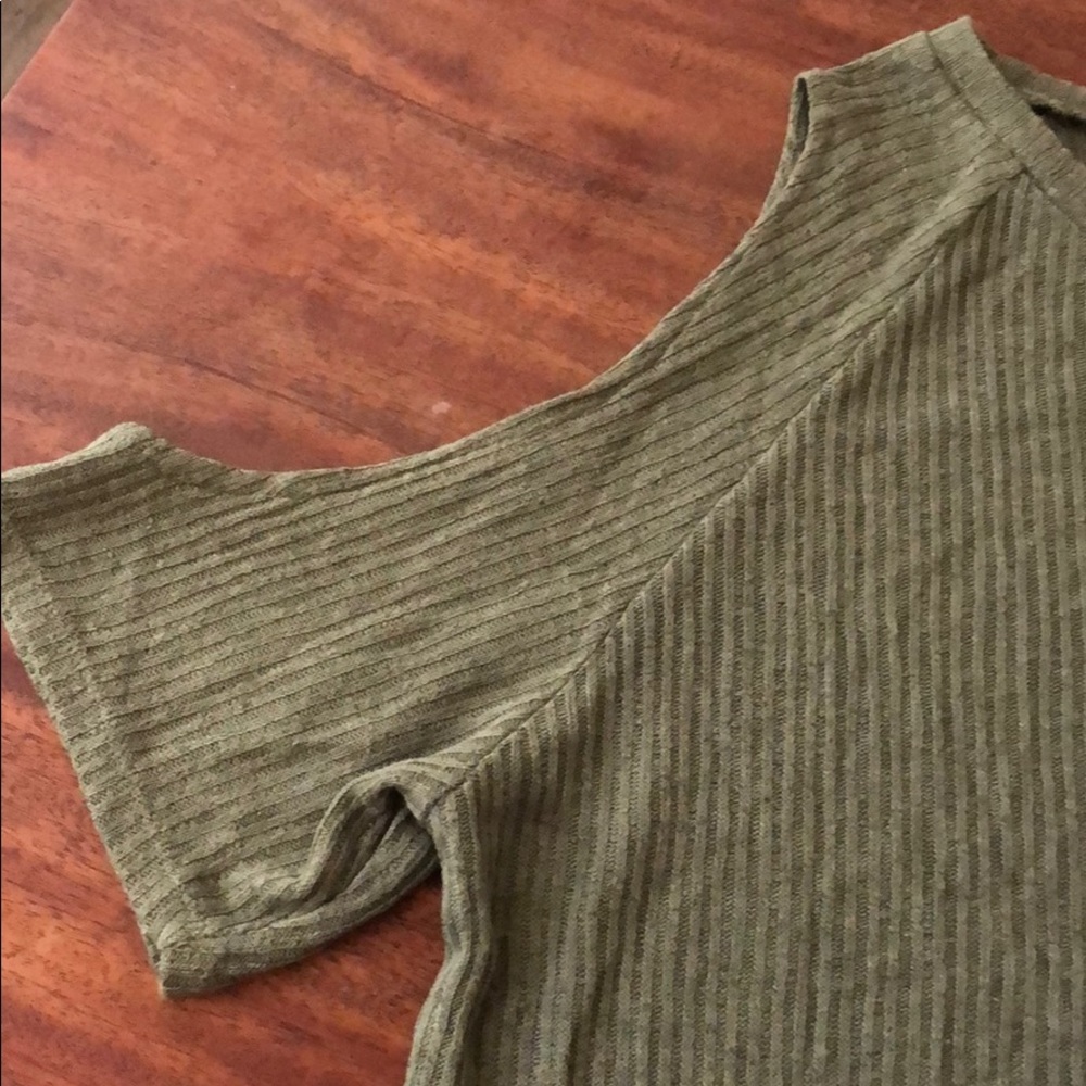 Cold Shoulder Top - Picture 3 of 3